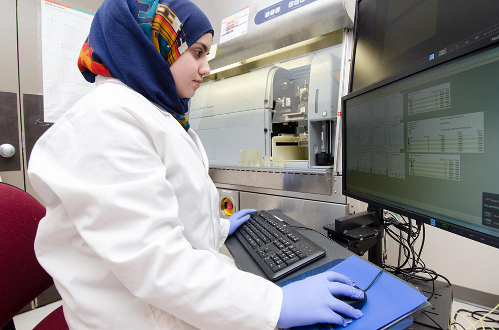 Asmaa Affan, MSc student, conducts research in Roman Krawetz’s lab in the Health Research Innovation Centre at Foothills Campus. The Heritage Youth Researcher Summer (HYRS) program provides Grade 11 students an opportunity to participate in a paid research program and to work with biomedical and health research leaders on campus.