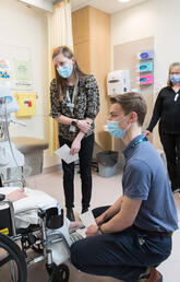 medical residents participate in esim supervised by preceptors